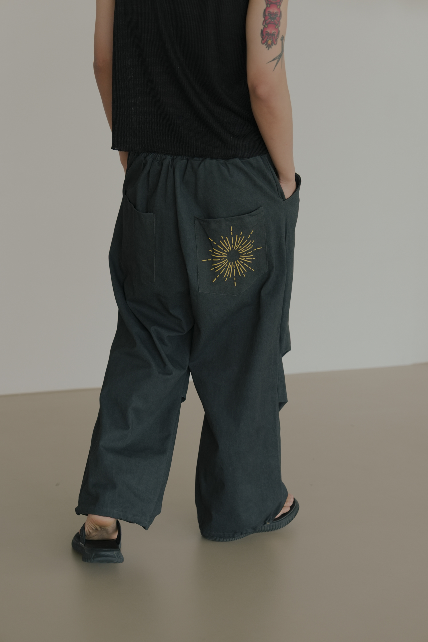 【Unisex】Back Puff Print & Keyring Wide Pants #長褲