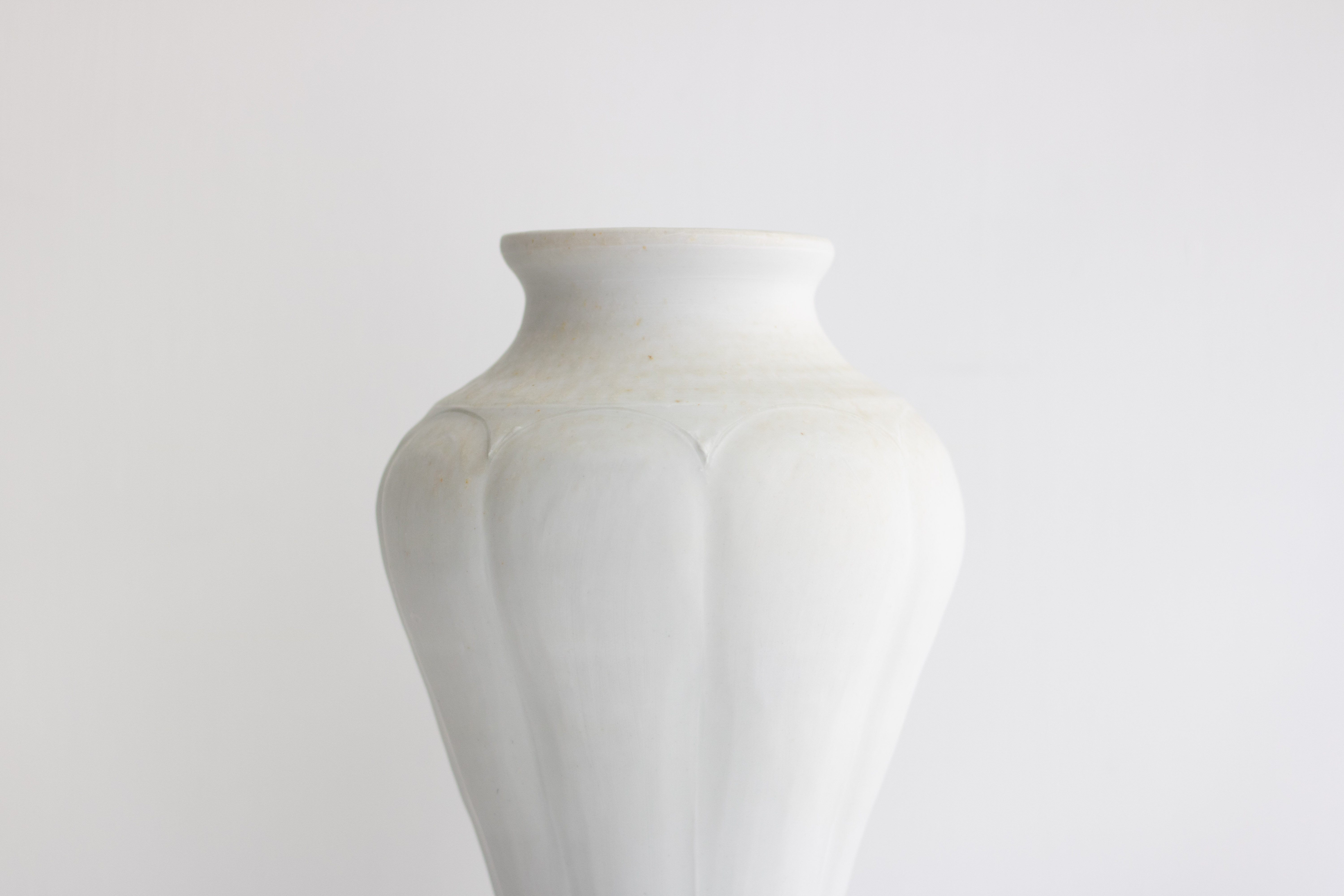 +g 境知子-白釉瓜型花器