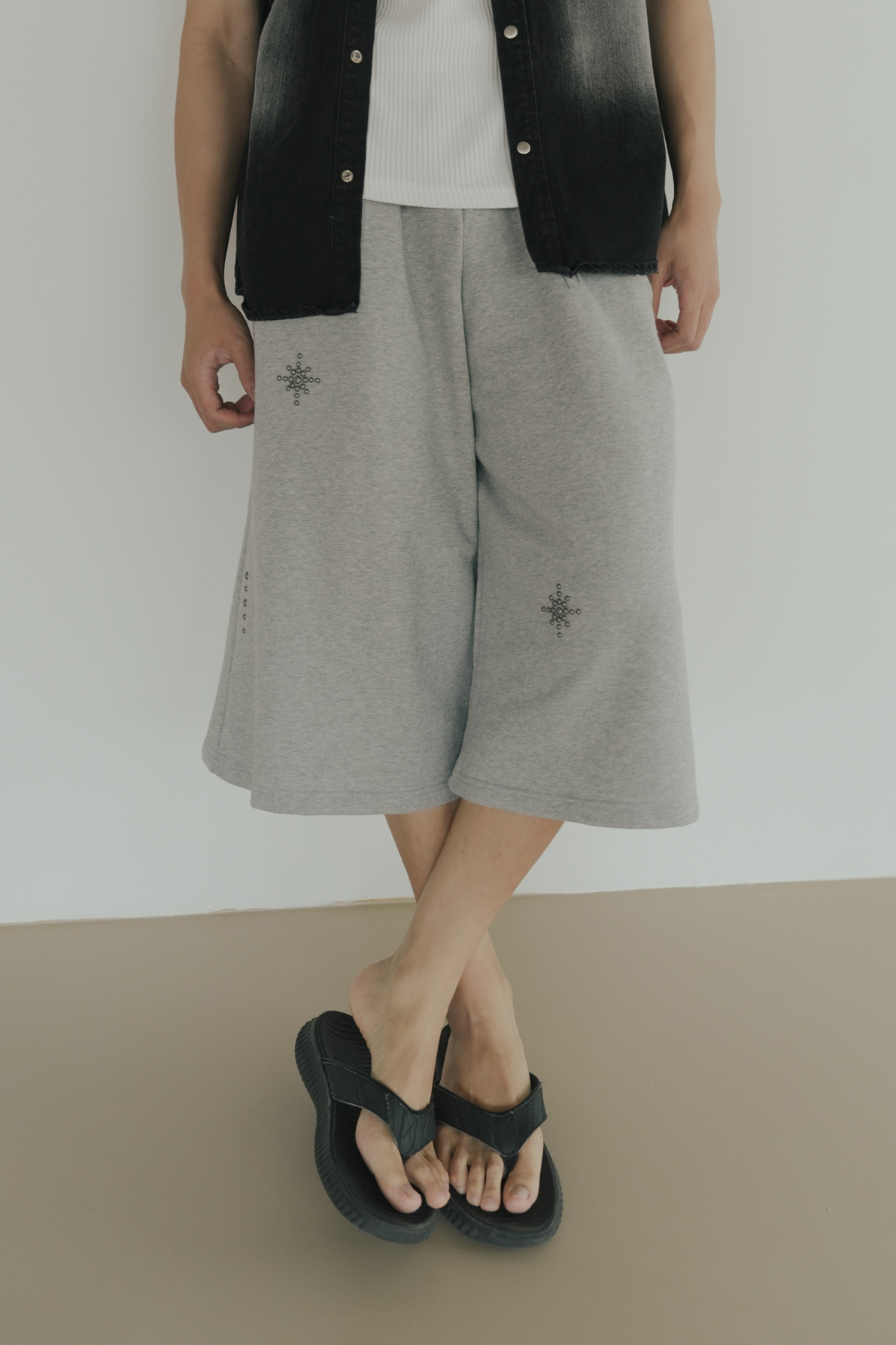 【Unisex】Bermuda Studded Shorts #短褲