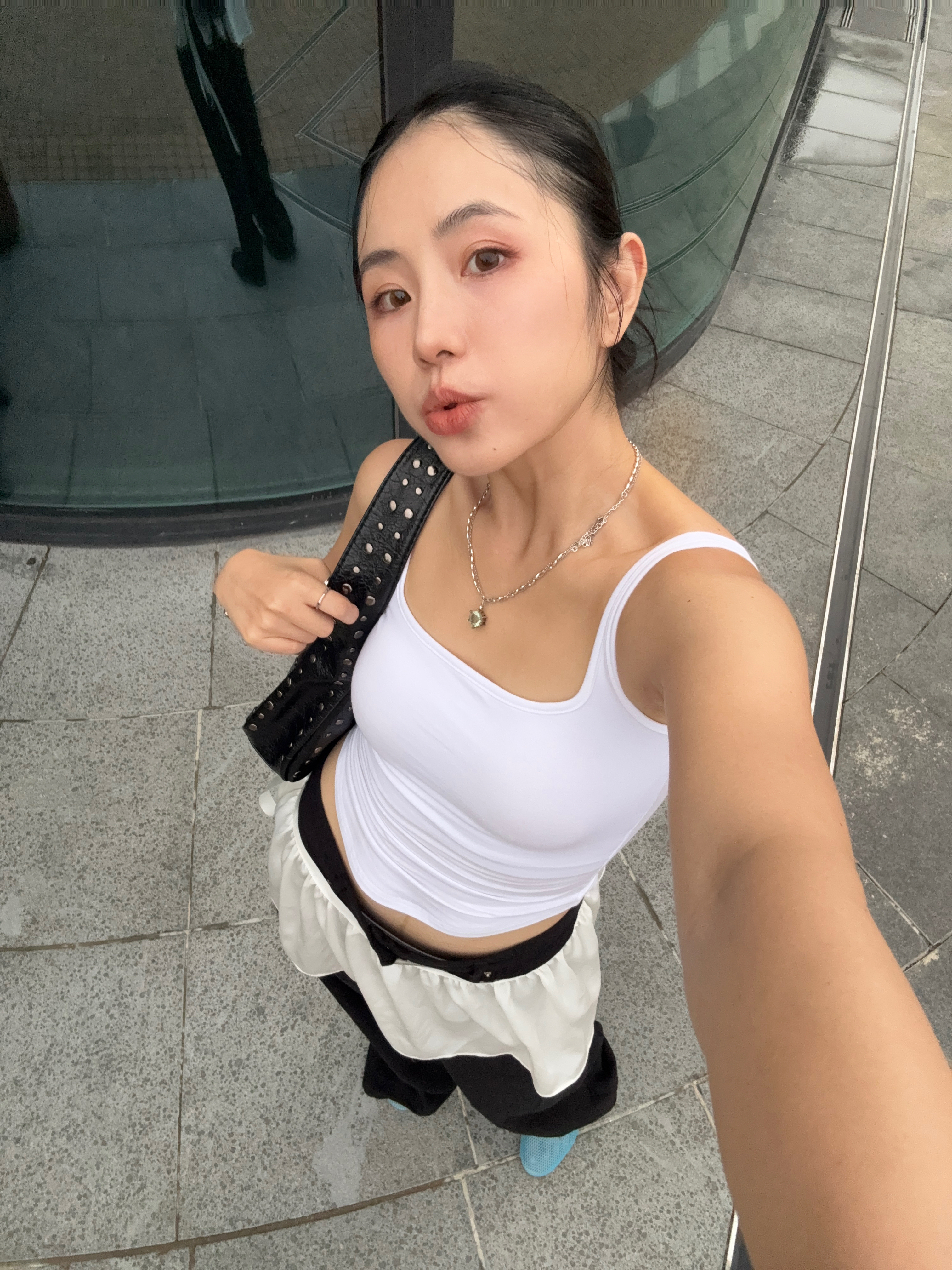 (訂購)U領貼心彈性背心 T7101(黑/白)