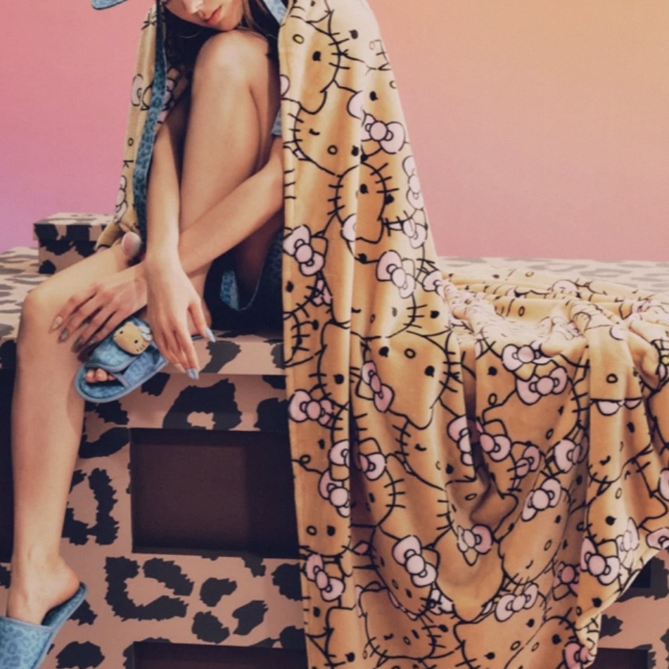 HELLO KITTY X TBH 凱蒂貓 香氛毛毯 毛絨 滿版凱蒂貓 豹紋 黑皮 代購