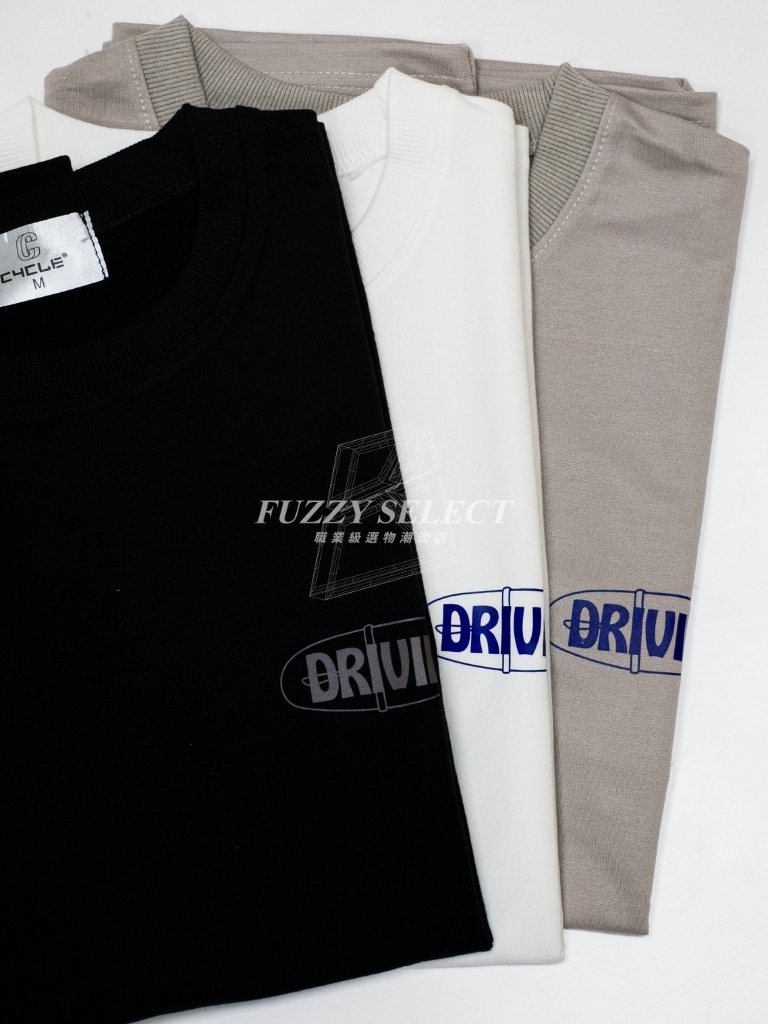 【逢甲FUZZY】Driving 駕駛 Tee 潮流 日常 美式 圖案 Logo 短T 短Tee 黑 白 水泥灰