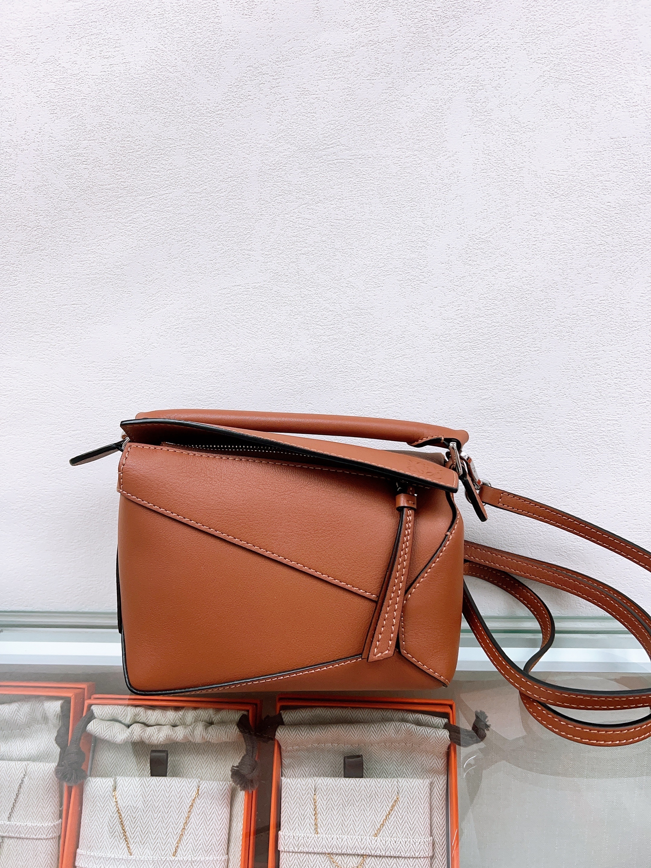 Loewe puzzle edge mini tan
