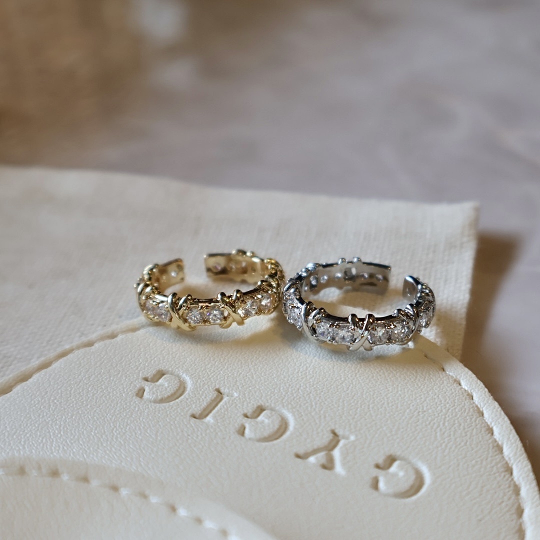 經典x”內嵌水鑽金銀極簡戒系列