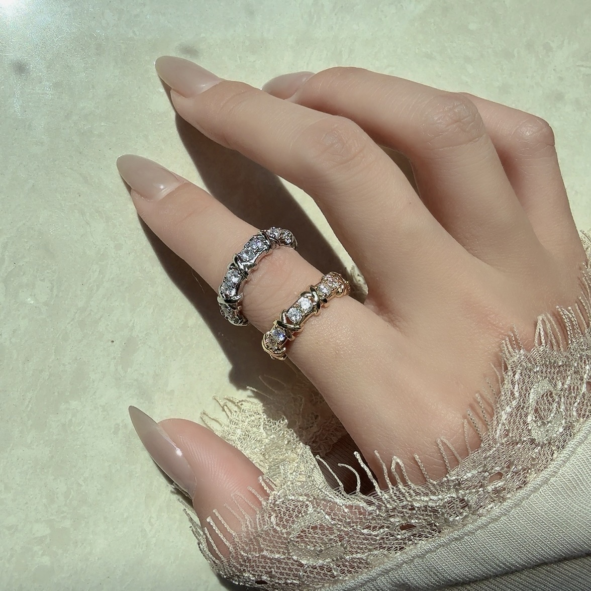 經典x”內嵌水鑽金銀極簡戒系列