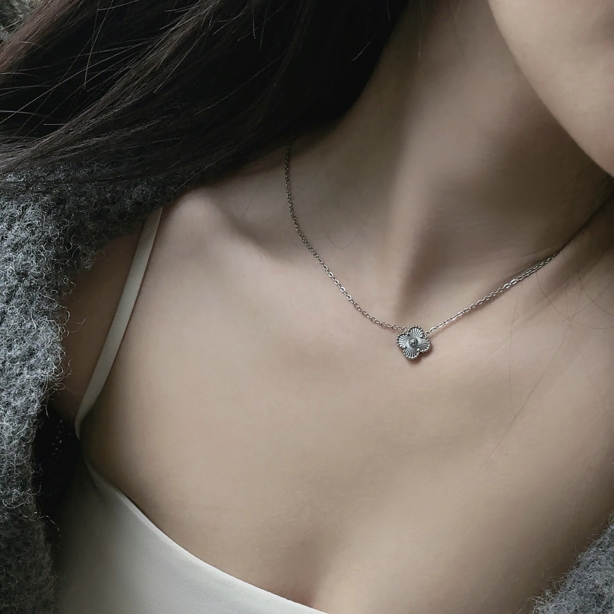 Gy’ssteel 銀低奢鈦鋼鐳射四葉草”單花項鍊