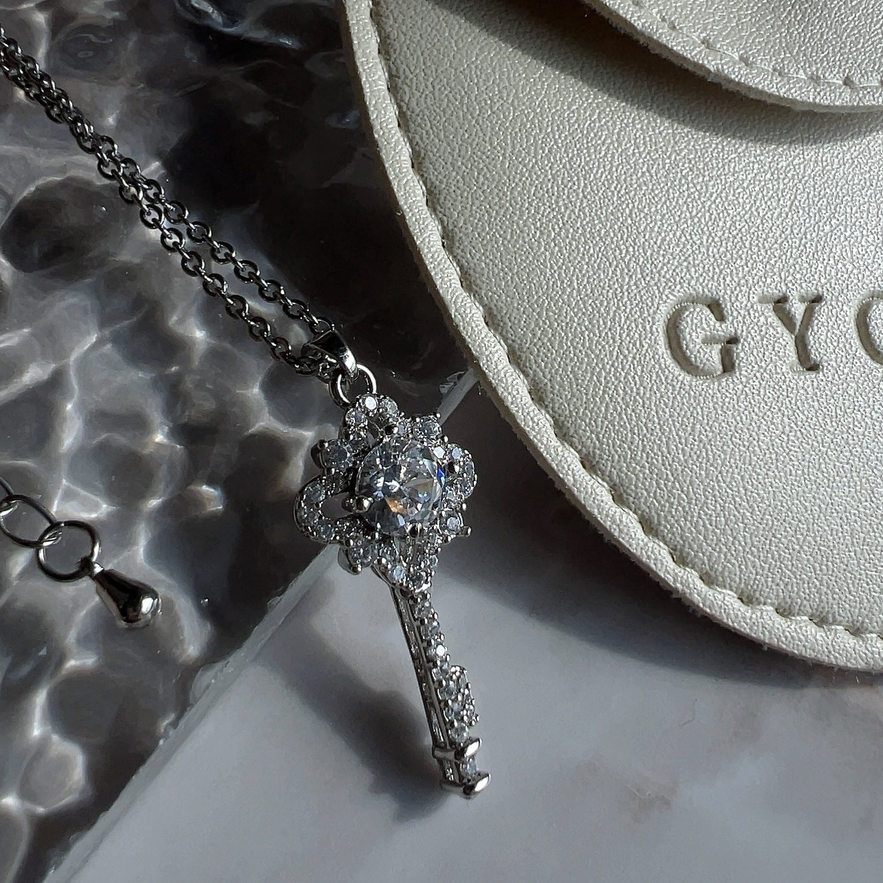 Gy’白金銀星鑽”心鎖鑰匙項鍊