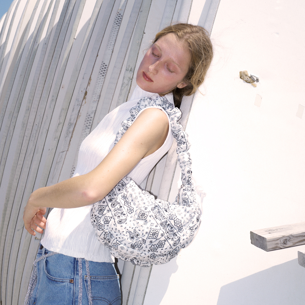 無料配送◆CARLYN (カーリン)◆ Paisley Cozy バッグ Carlyn Paisley Cozy bag มาแล้วค่า ตามคำเรียกร้องงง มี 2 size