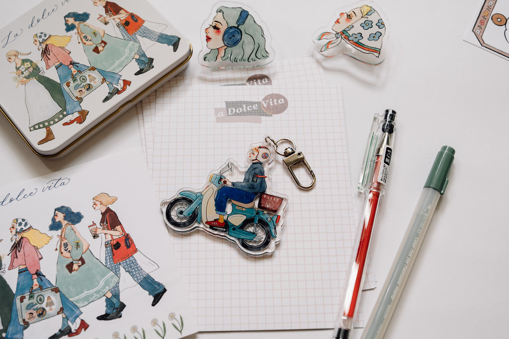 Ｃub行車平安女孩 交通安全 壓克力吊飾｜甜蜜生活