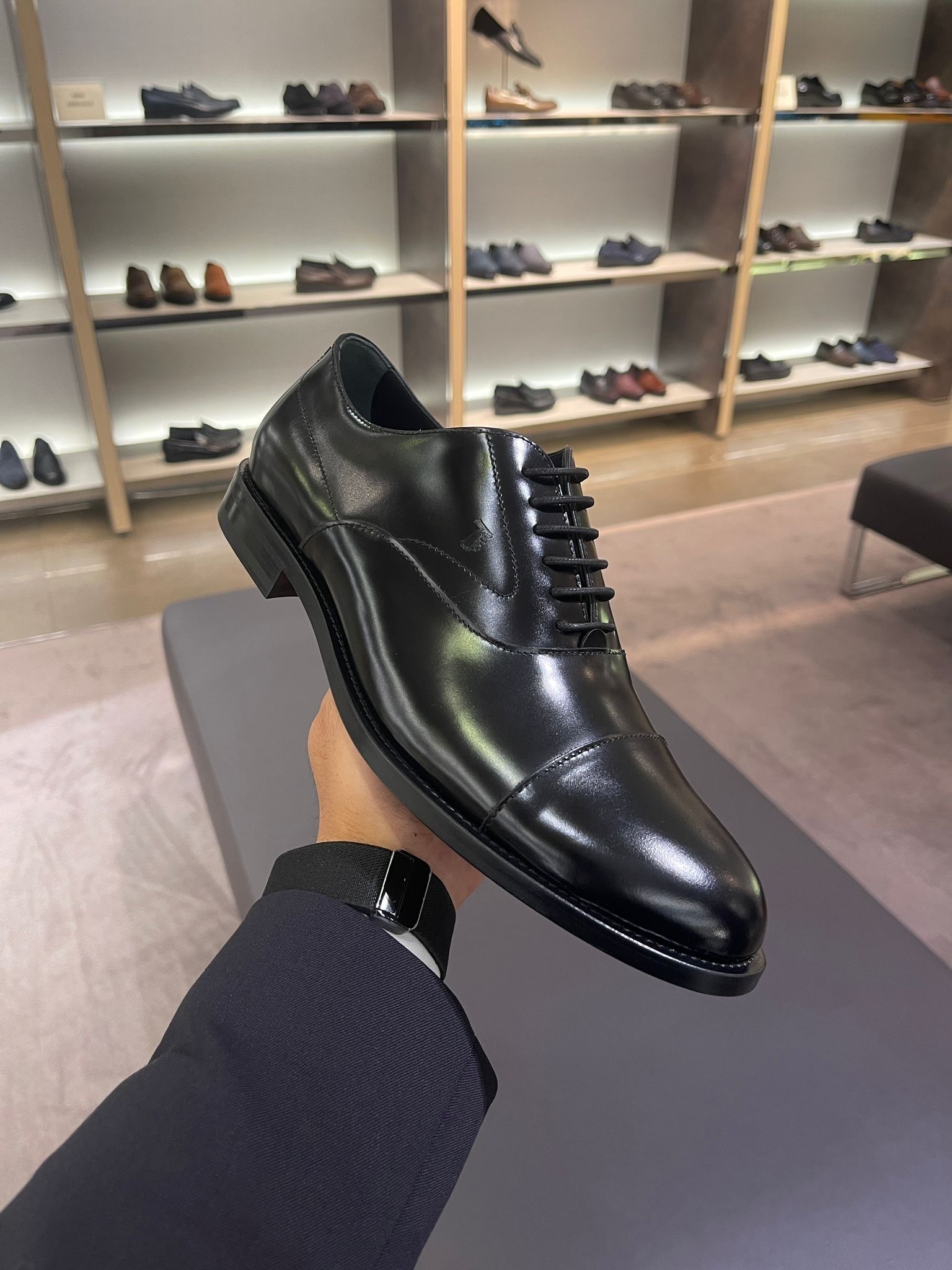 Tods mens lace up leather shoes black