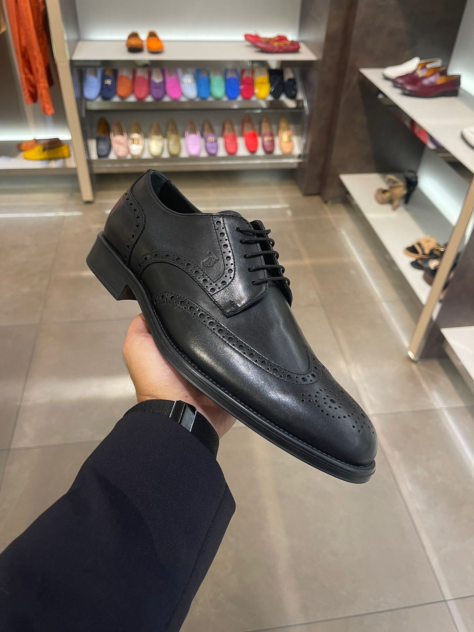 Tods mens lace up leather perforations shoes