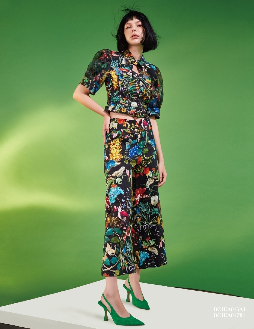 BC1EA017B1 異國花園蝴蝶花卉印花收腰A字九分褲