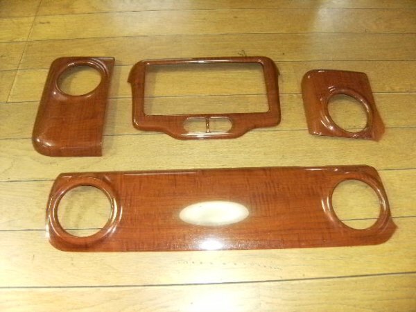 (二手) 正廠 Modellista 錶檯飾件 - 桃木