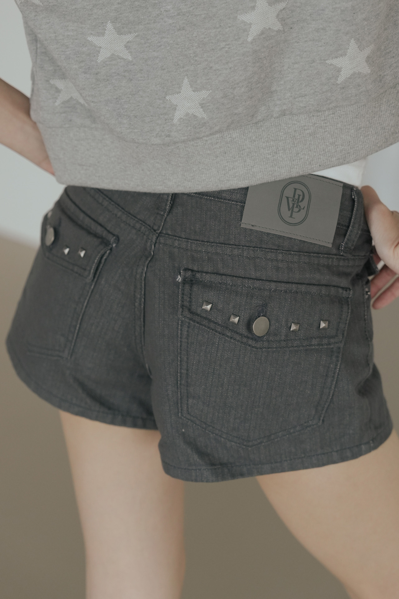 Studded Non-Fade Shorts #短褲 （售完不補）