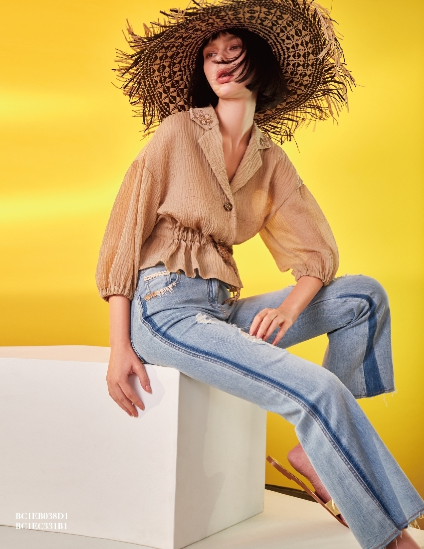 BC1EC331B1 天空之城側邊線條微喇叭牛仔褲