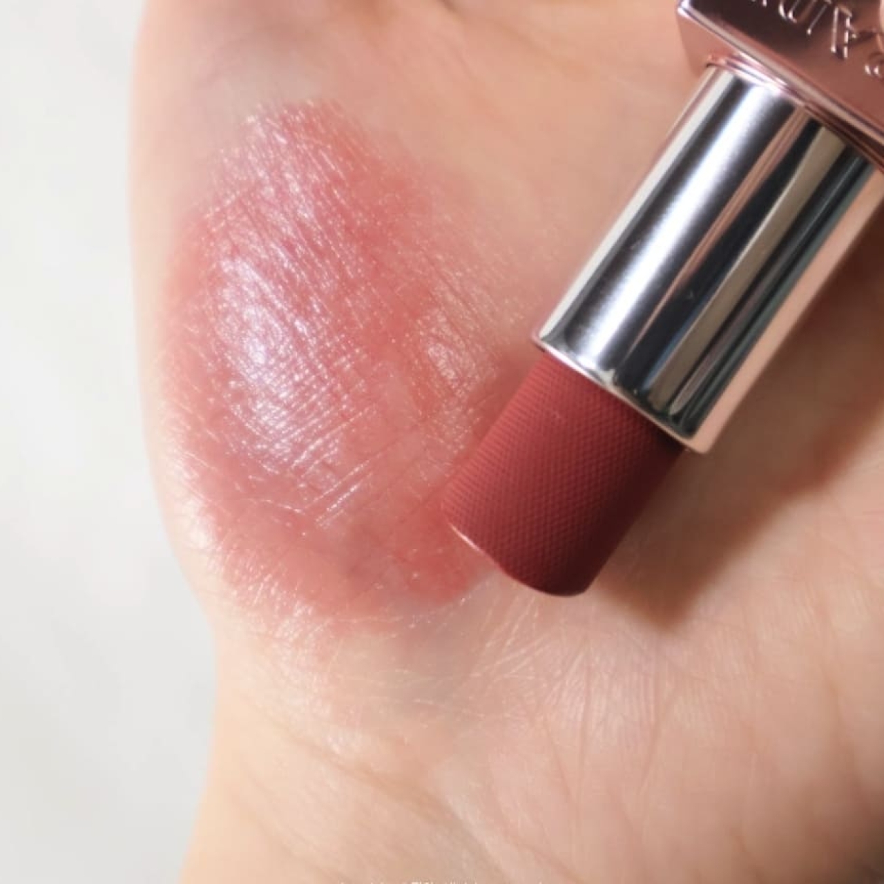 現貨 Prada 普拉達 原生稜光 水唇膏 #U020 稜光紅