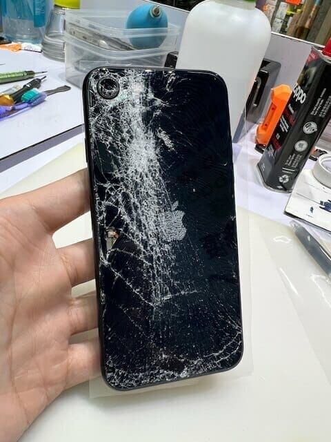 iPhone爆背玻璃