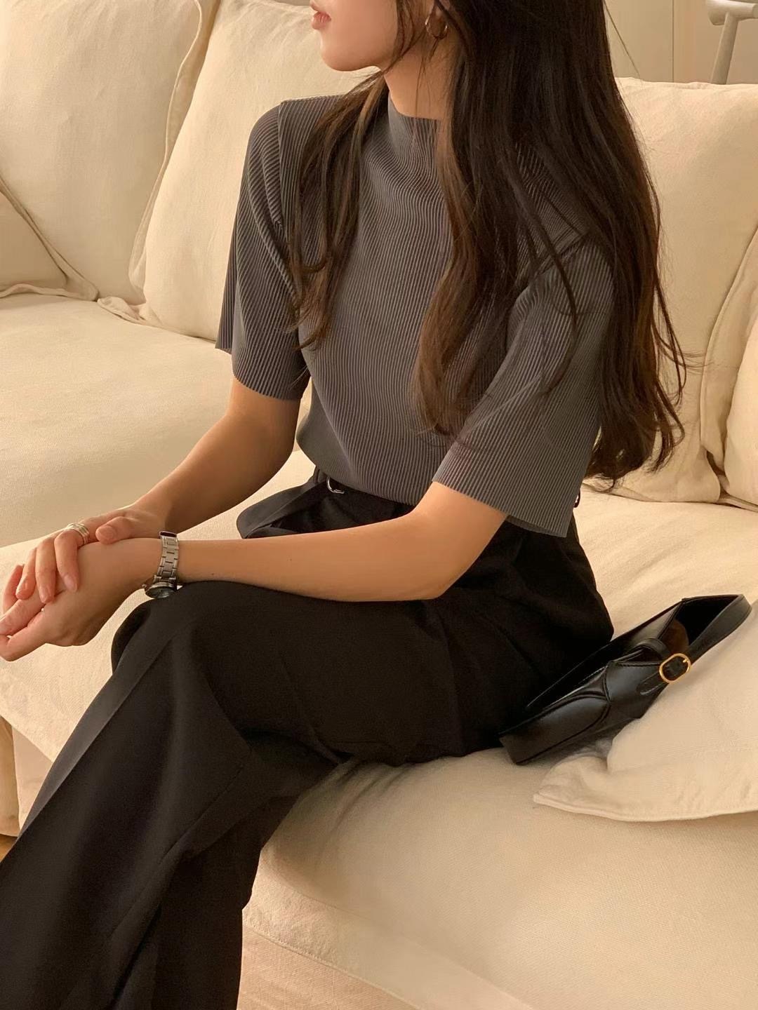 #228N493 Cool&basic 直坑半高領素色上衣