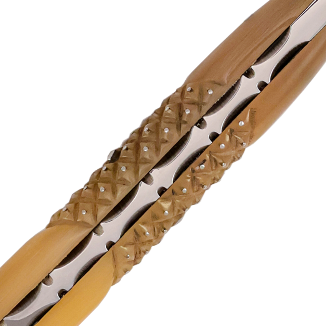 FONTENILLE PATAUD ⋆ Laguiole 白牛角菱刻紋點針鑲釘 ⋆ 璣鏤雕花手柄 ⋆ 牛排刀2件禮盒組