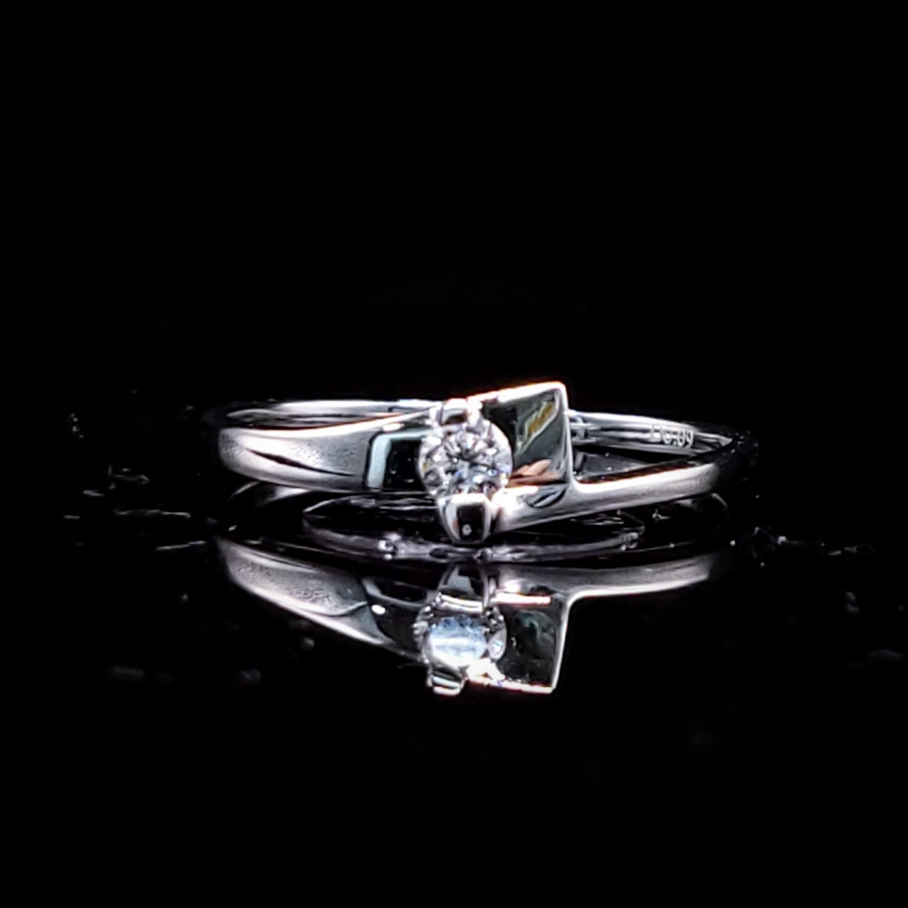 18K White Gold 0.09ct Diamond Ring