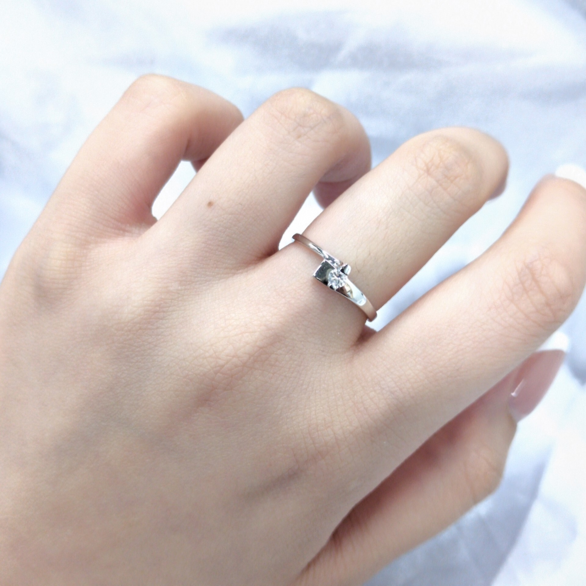 18K White Gold 0.09ct Diamond Ring