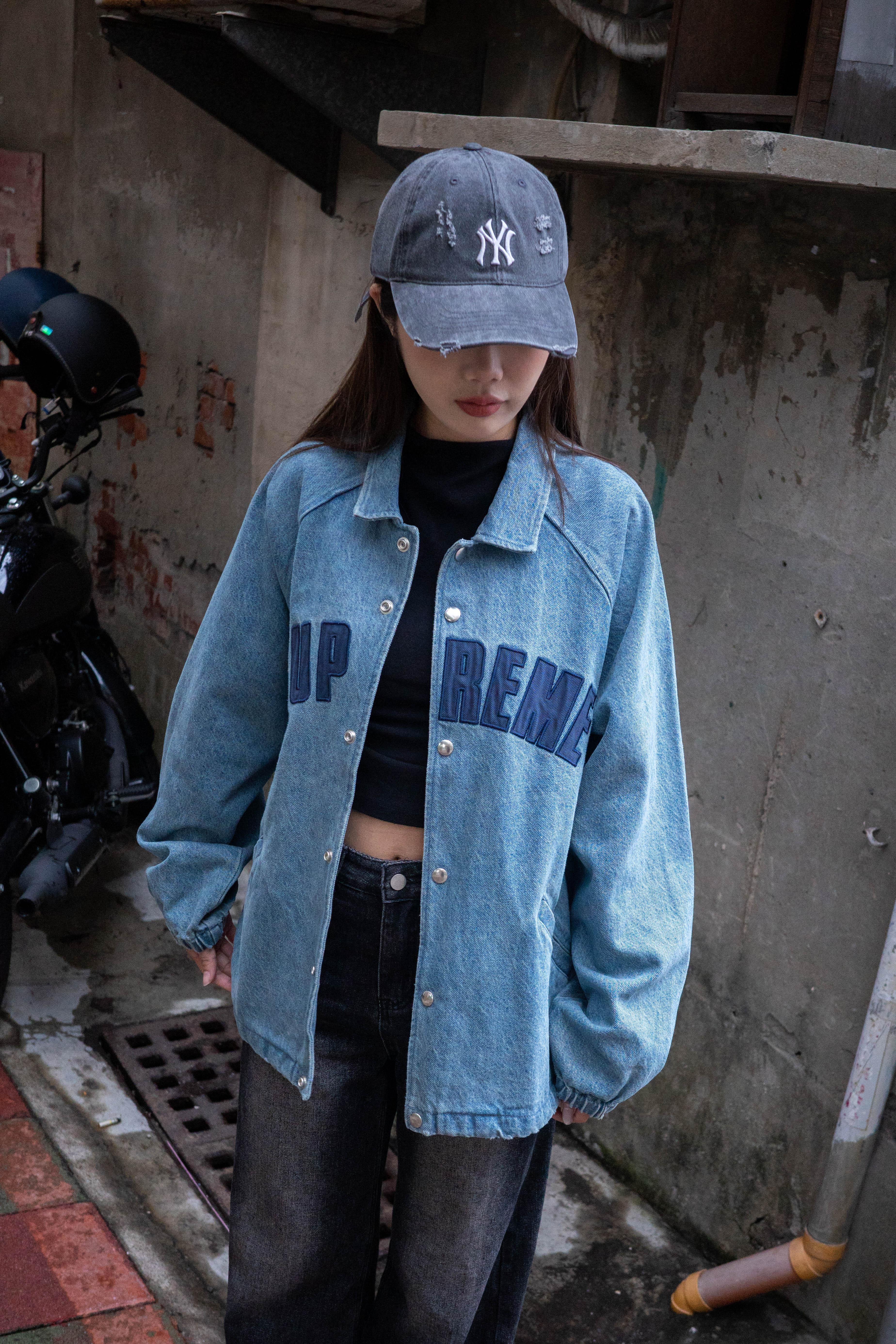 Supreme SS25J62 教練外套 牛仔丹寧 Old English Coaches Jacket