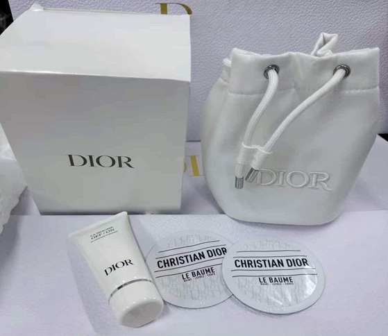 (3465)DIOR 白色索繩化妝袋 A set