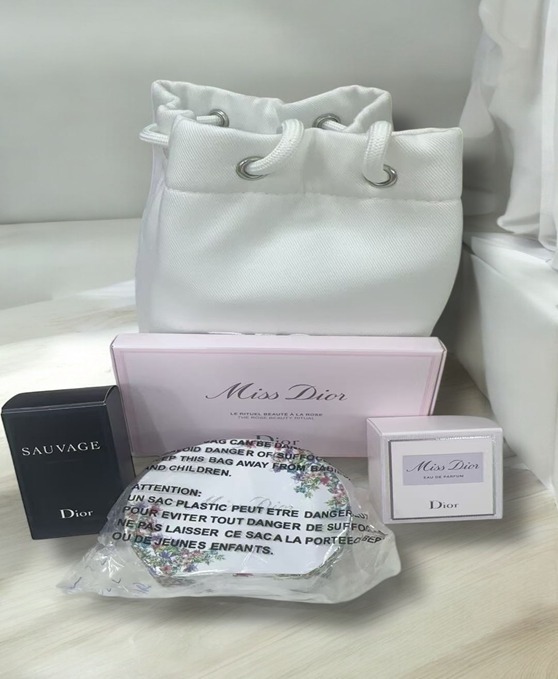 (3467)DIOR 白色索繩化妝袋 C set