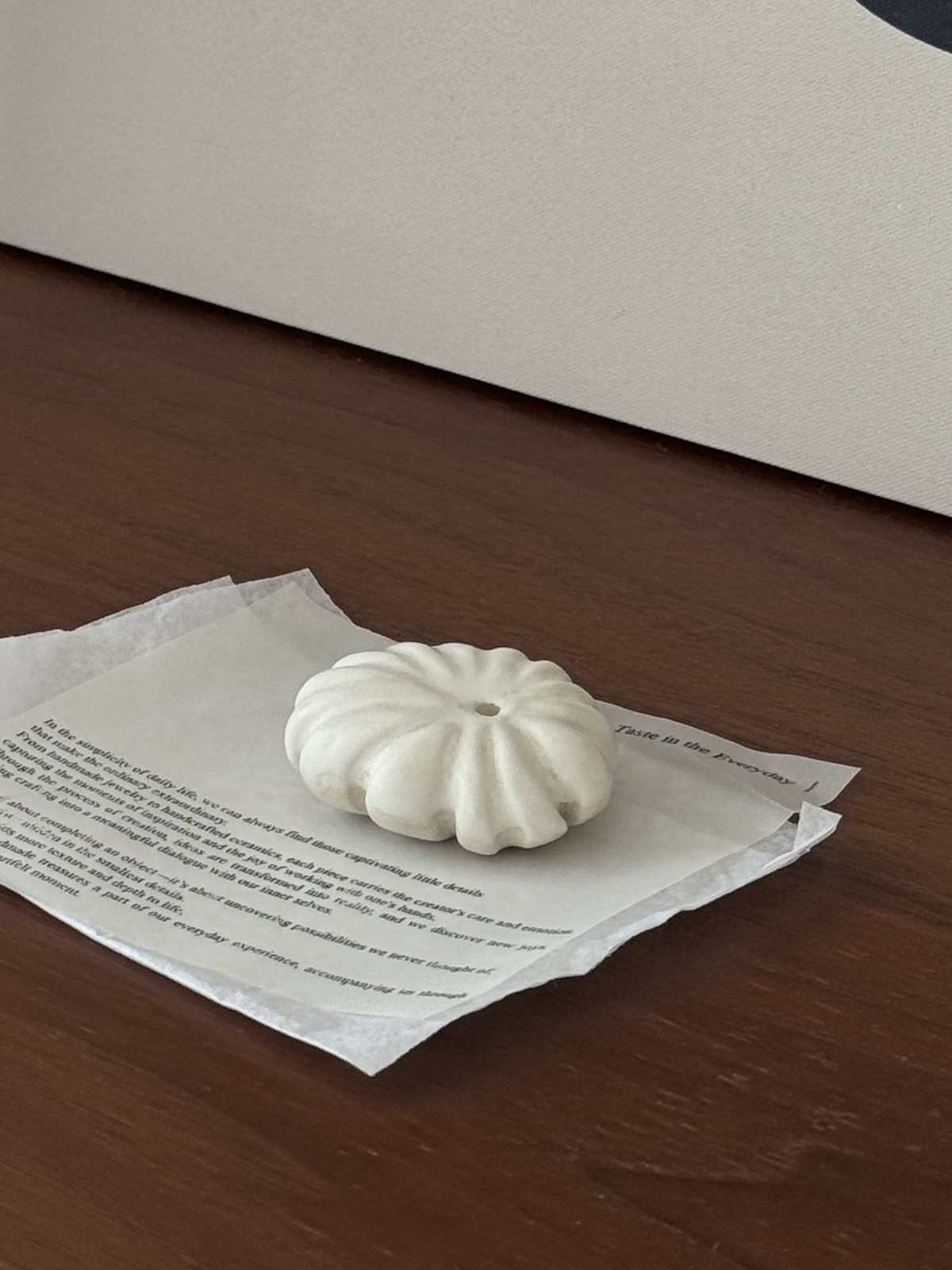 THE DETAILS - 白語線香座