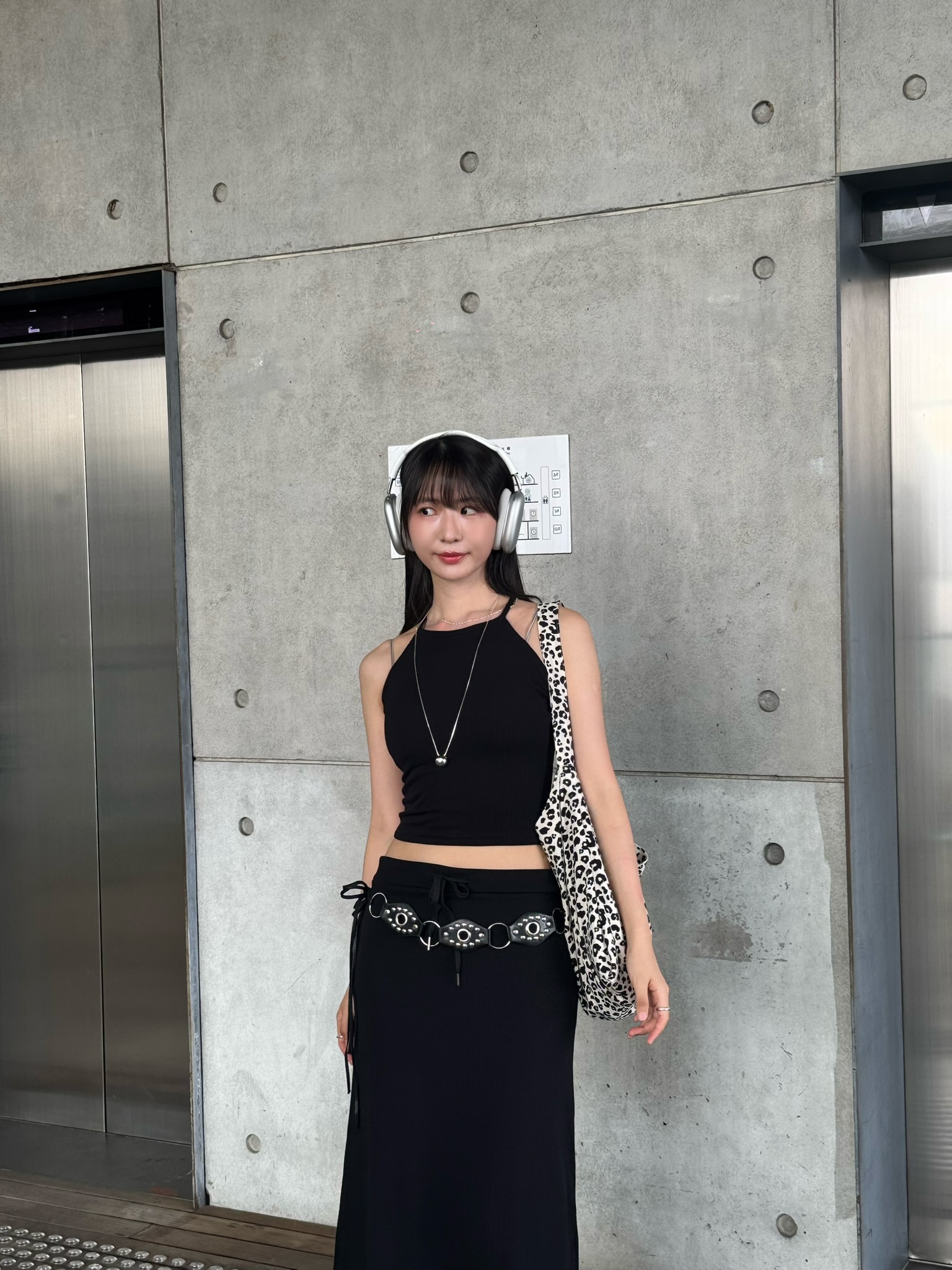 黑+淺灰現貨/訂購) 入膊暗直紋背心上衣 T7108 (深灰/淺灰/黑)