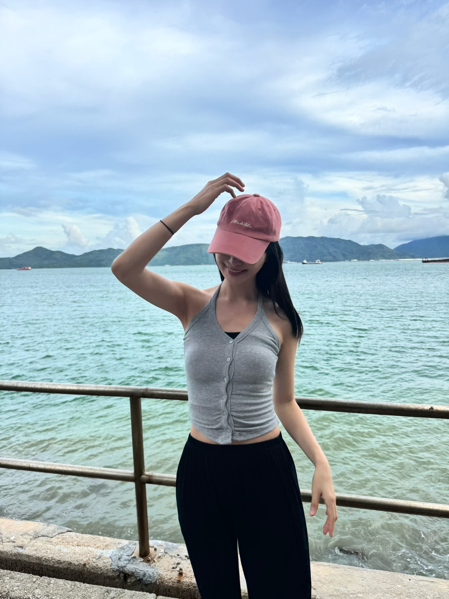 深灰+黑現貨/訂購) 小性感掛頸鈕扣貼身上衣 T7109 (淺灰/深灰/黑/白)