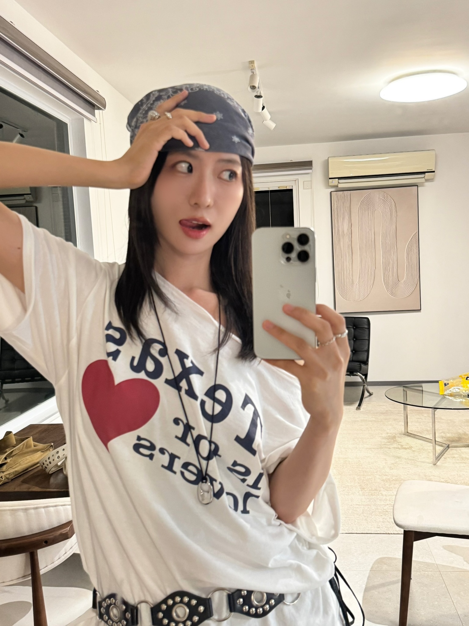 淺灰現貨/訂購) 必買!舒服露膊字母闊上衣 T7110 (白/淺灰)