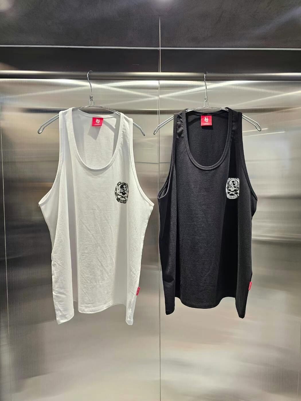 英文字圖案背心 VENTIQUE-066V