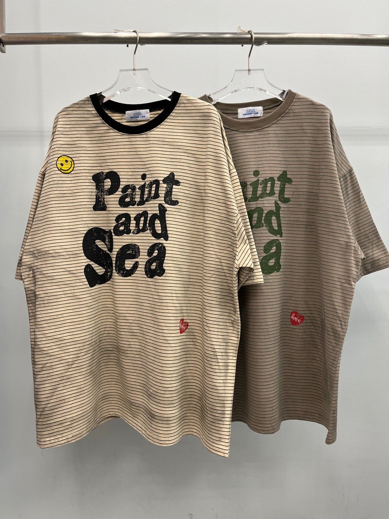 仿污橫間英文字短袖Tee UNUSED-100T