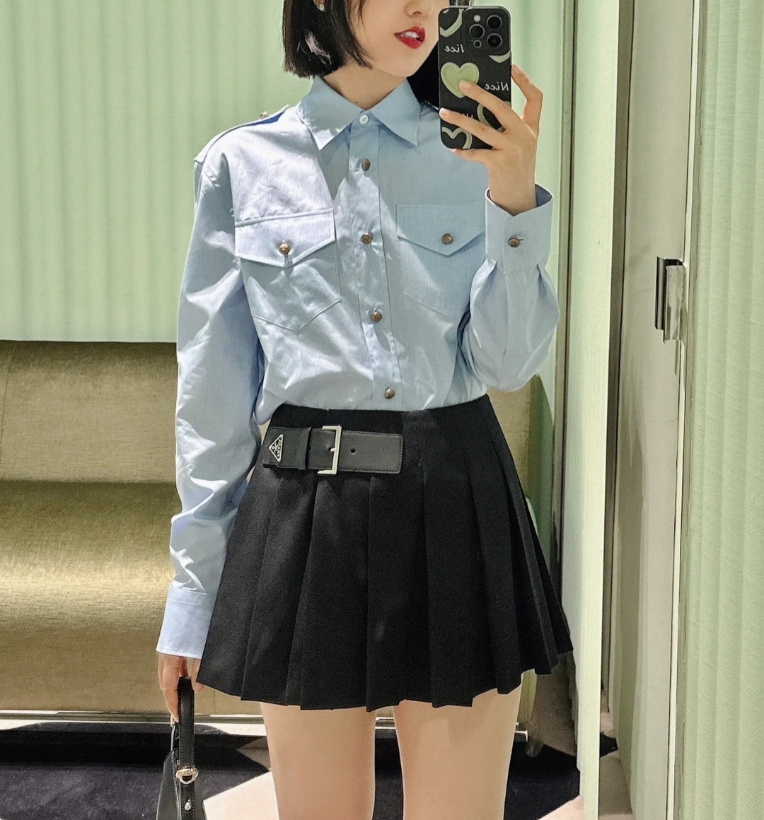 PRADA 三角標 百褶短裙