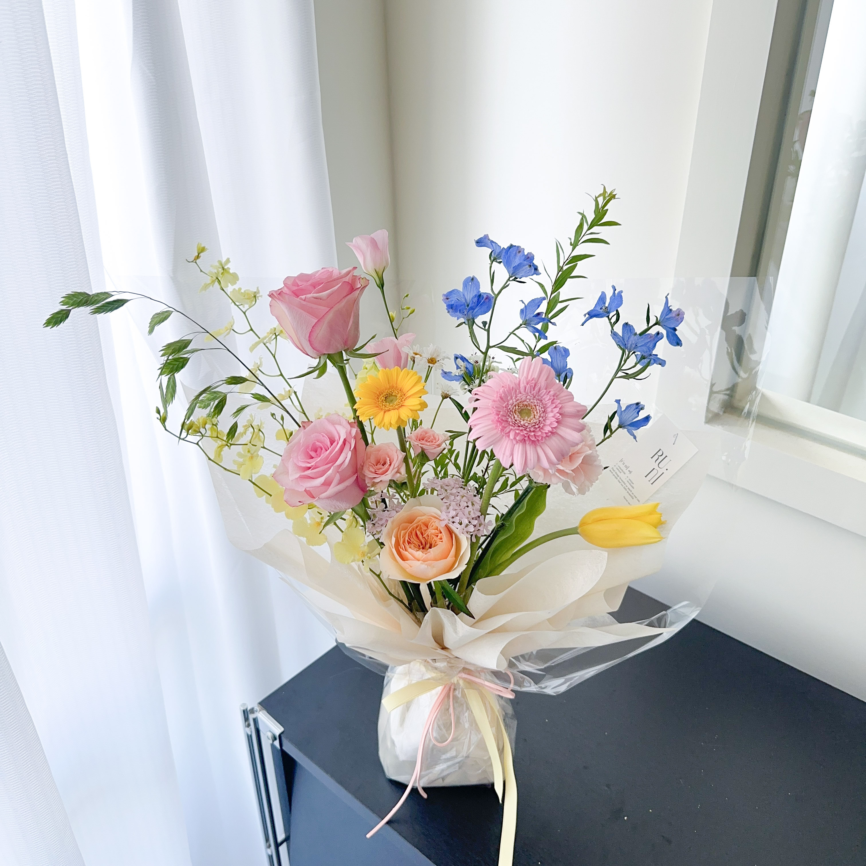 夏日明信片-繽紛綜合玫瑰鮮花花束