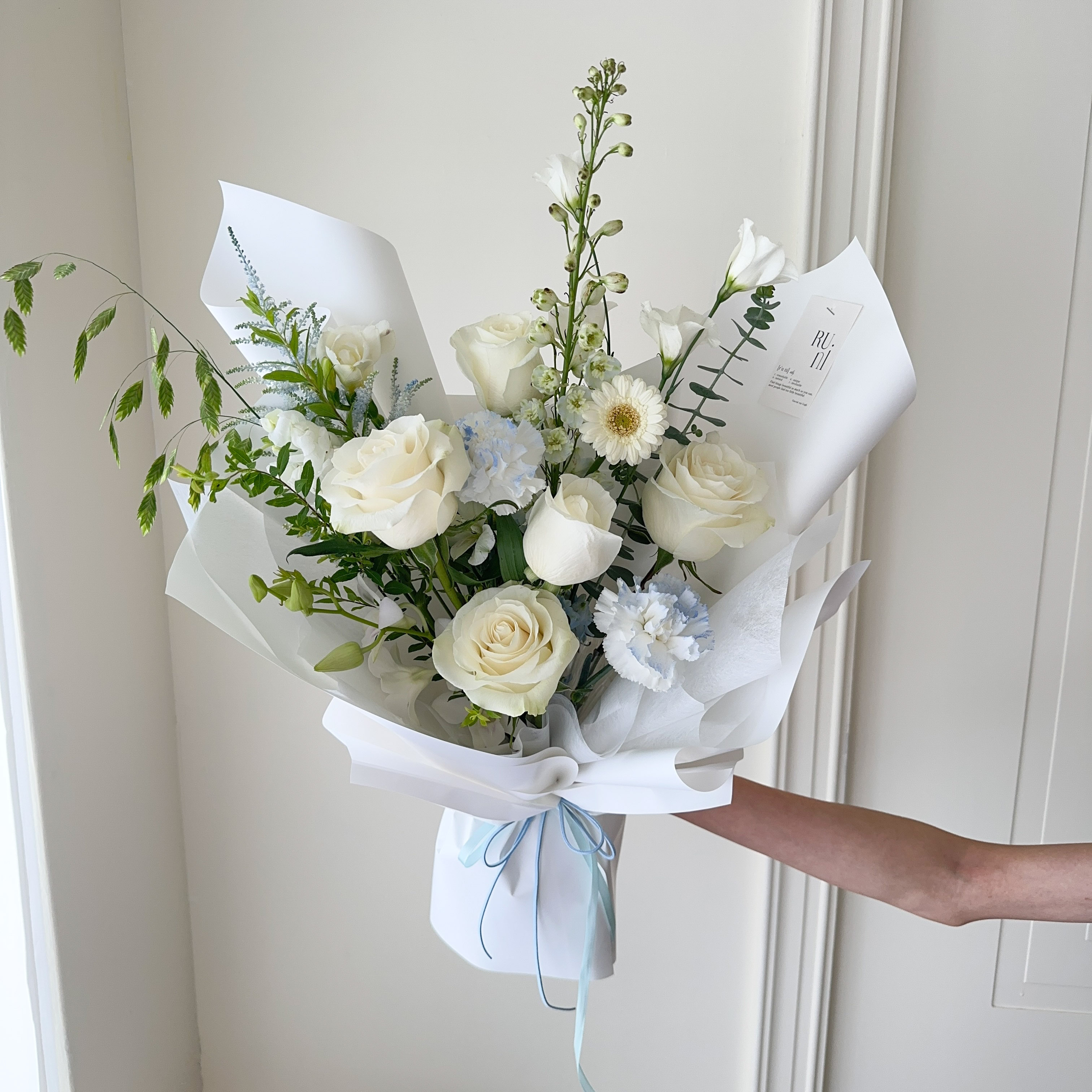 月白之森-白藍淡色系玫瑰綜合花束