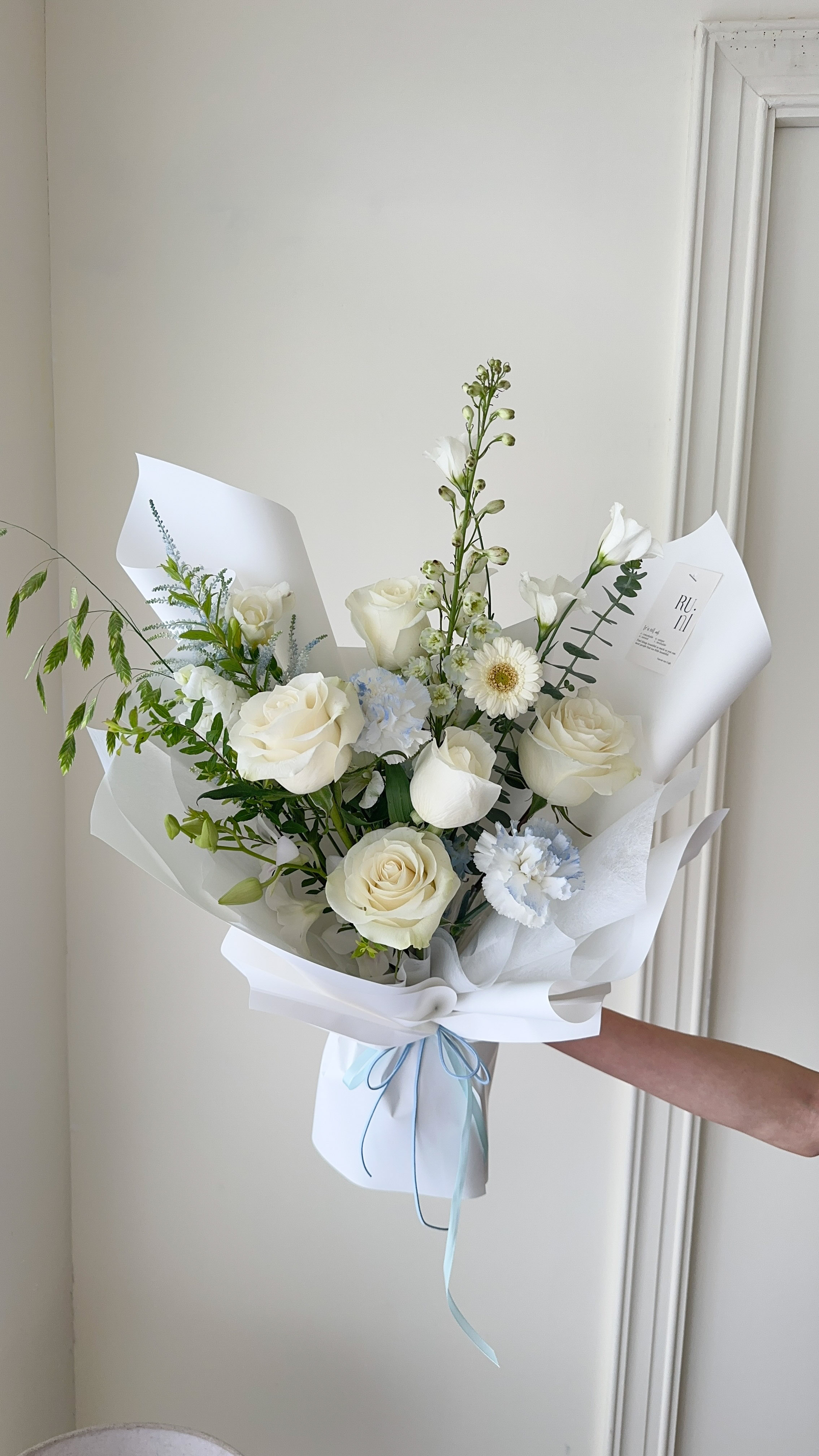 月白之森-白藍淡色系玫瑰綜合花束