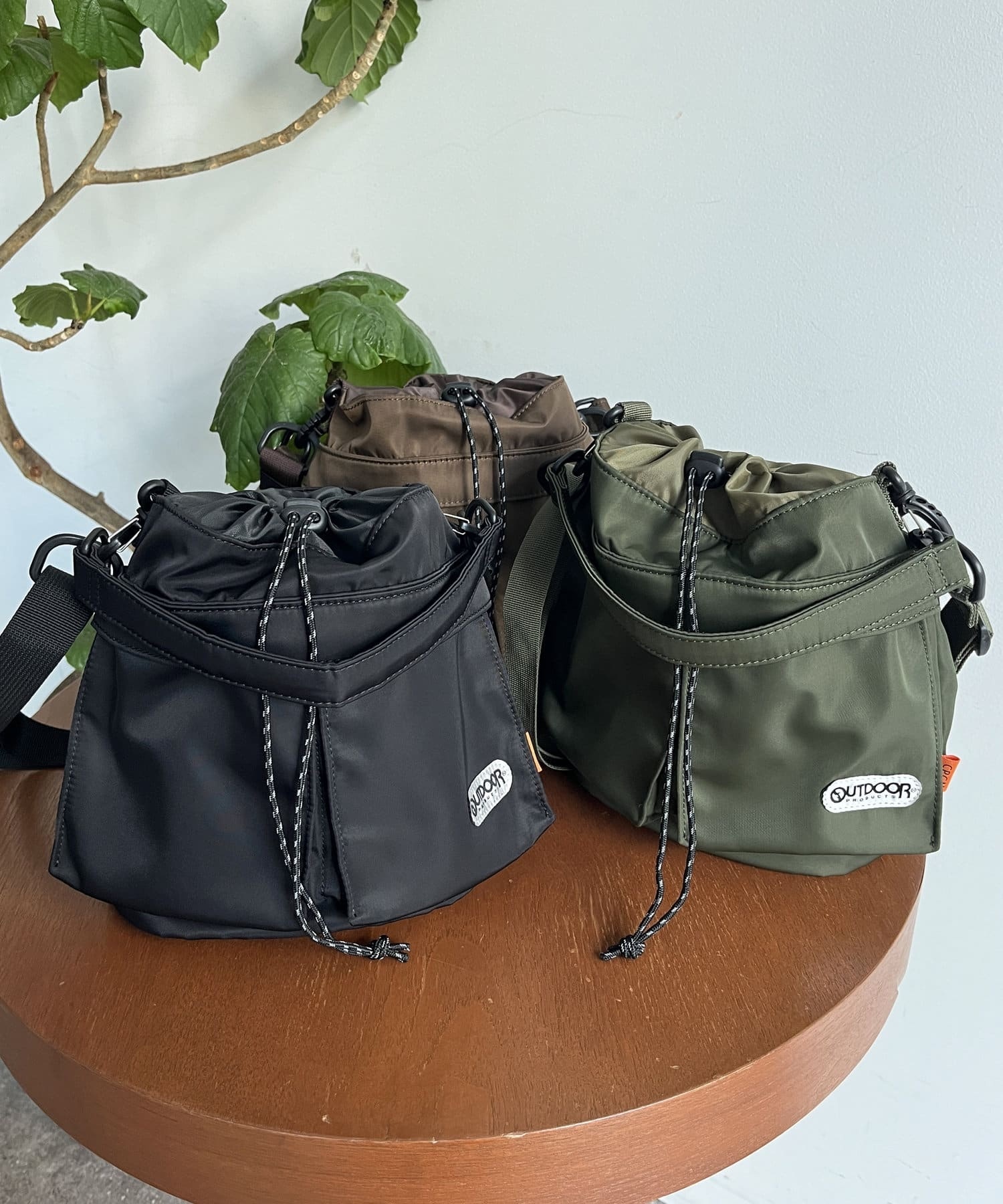 OUTDOOR PRODUCTS / Drawstring shoulder bag