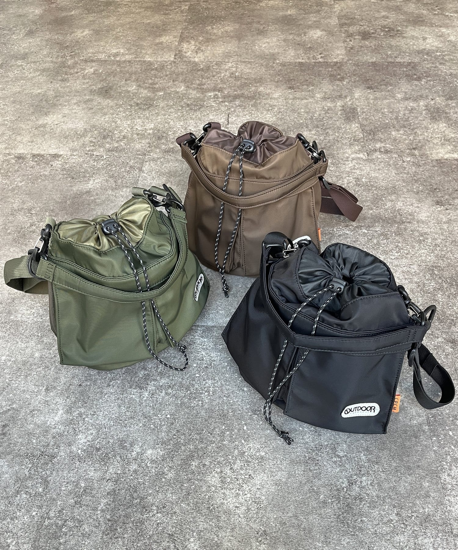 OUTDOOR PRODUCTS / Drawstring shoulder bag
