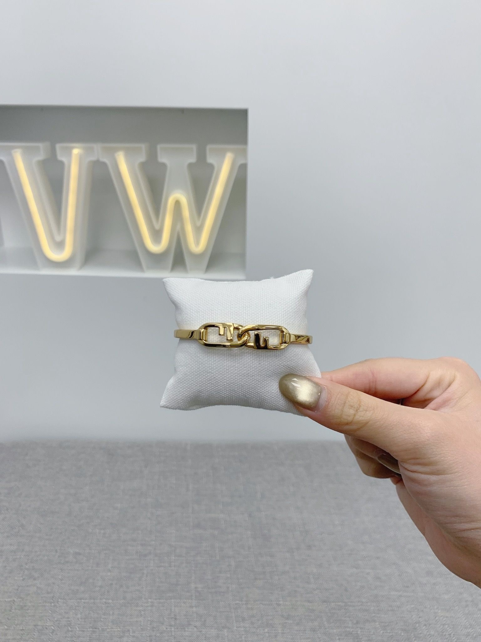 Sale Fendi Double Oclock Bangle