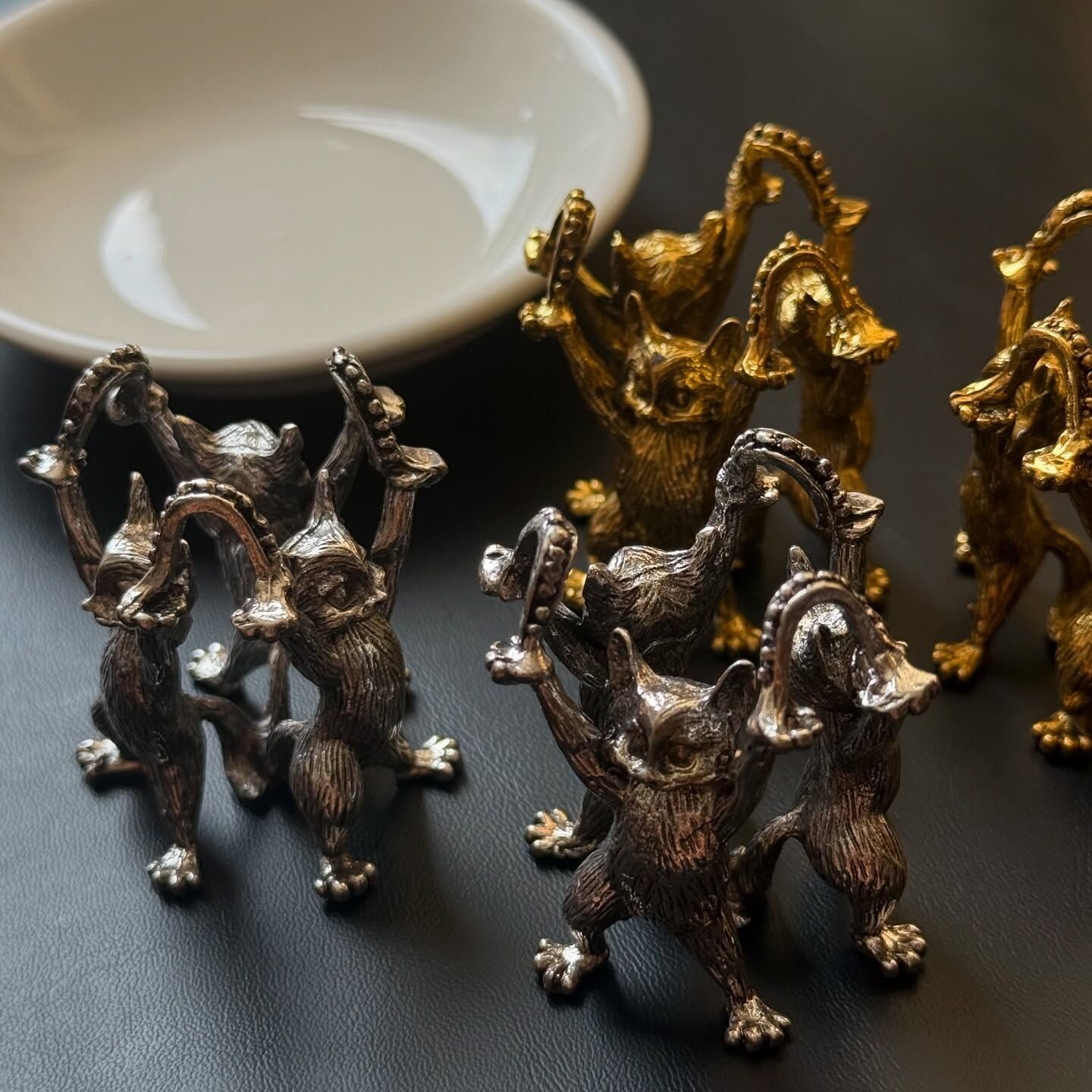 [原石] 水晶球底座 金屬擺件 貓咪 可放置4-6公分水晶球