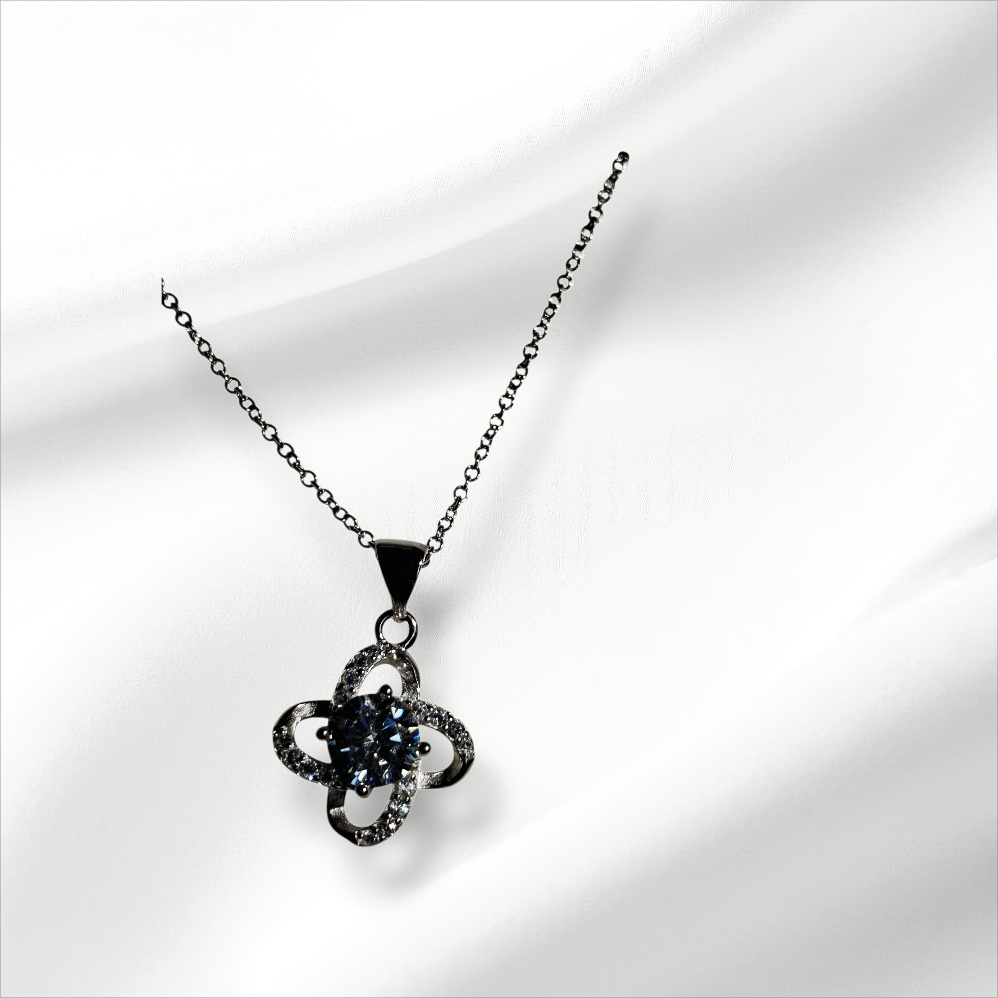 微鑲四葉草吊咀1ct