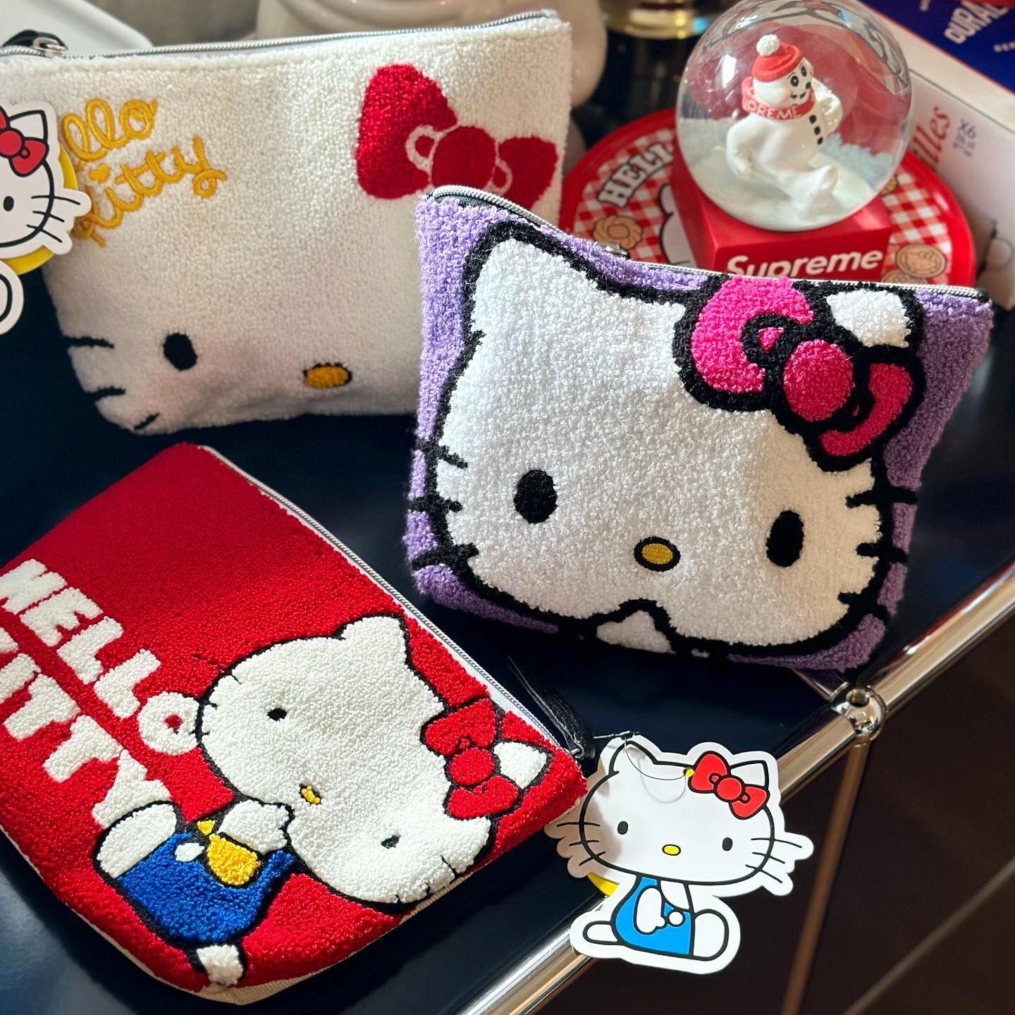 Sanrio 日本限定 Hello Kitty 9色 凱蒂貓 毛絨 刺繡 收納包 化妝包 小包