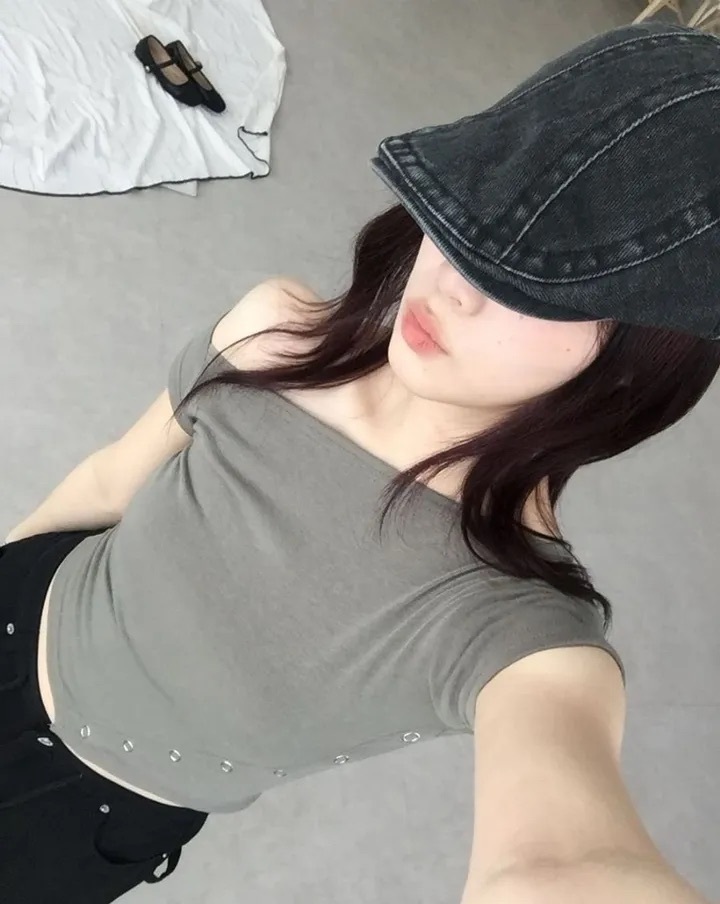 【優惠預訂】韓國啪鈕貼身露膊TOP（3色）