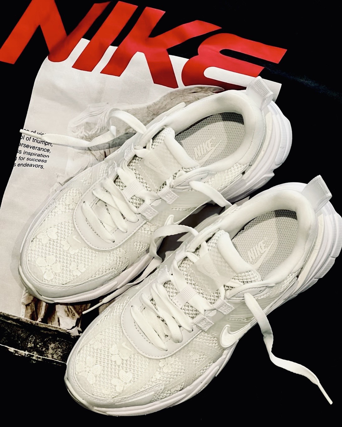 NIKE V2K RUN Wmns 白花卉鞋面跑鞋 復古 純白 女鞋 HJ5269-100