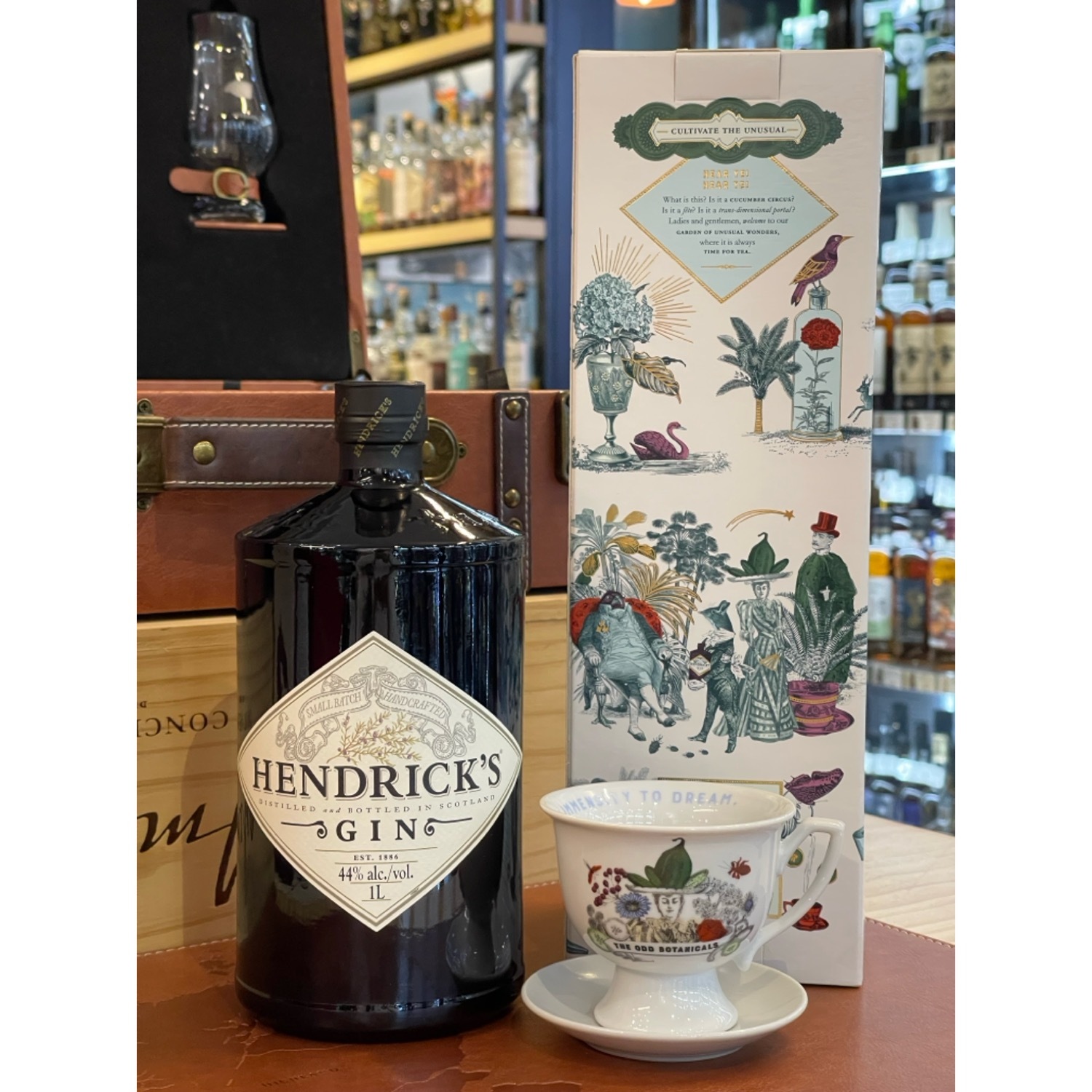 HENDRICK'S ジン 1L ヘンドリックスセラミック ティーカップソーサー File:Hendrick's Gin 1l with cup.jpg - Wikimedia Commons