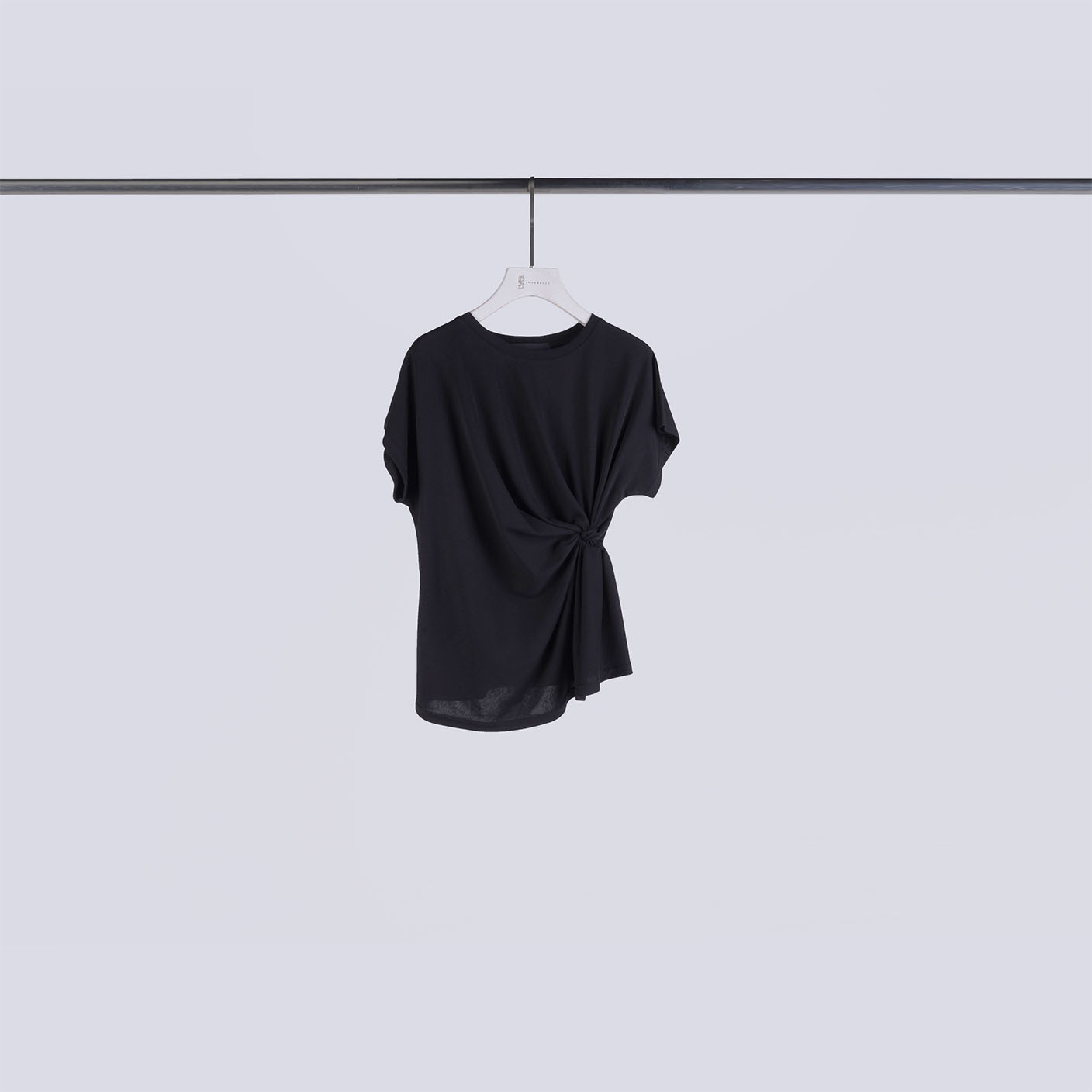 質感舒適扭結T | 就是黑