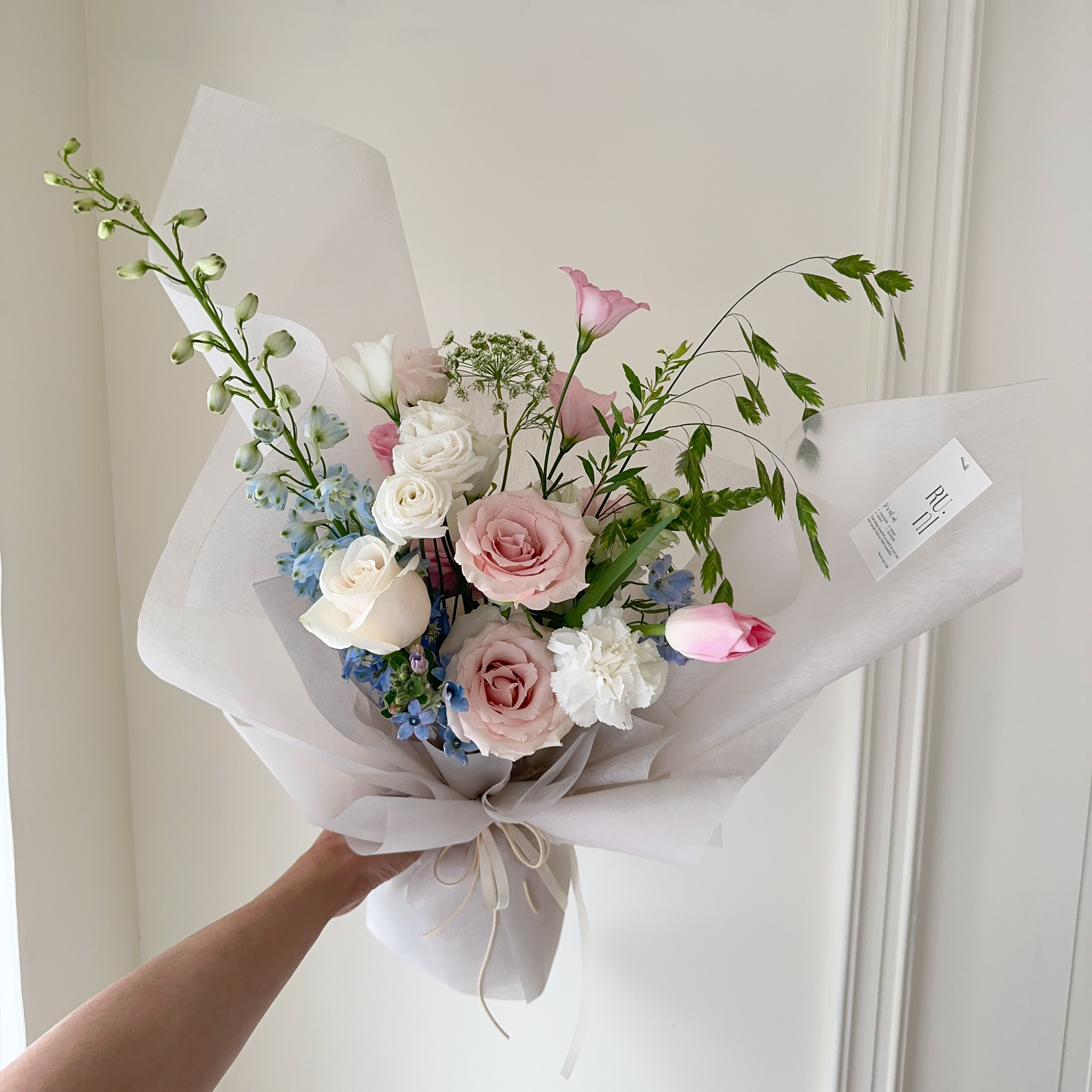 雲日慢行-粉藍色綜合鮮花花束