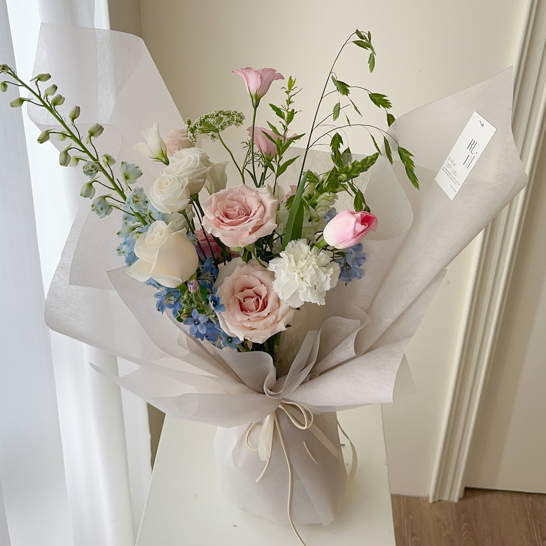 雲日慢行-粉藍色綜合鮮花花束